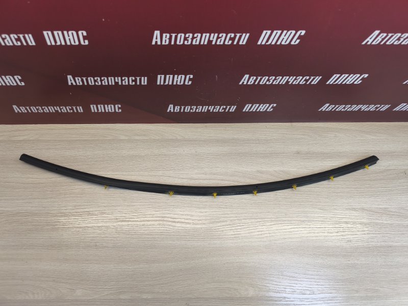 Уплотнительная резинка боковой двери