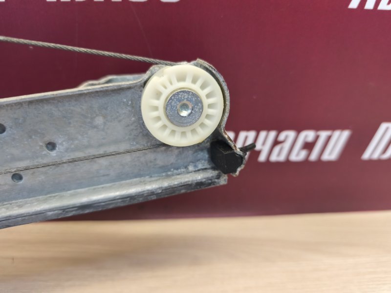 Стеклоподъемник    двери