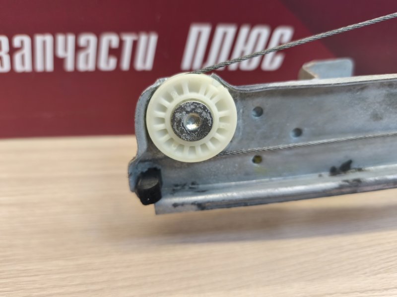 Стеклоподъемник    двери