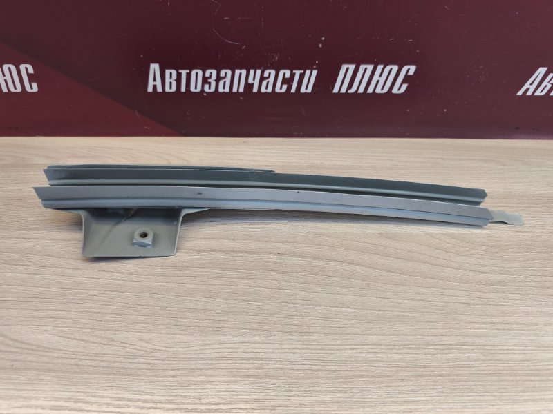 Направляющая стекла     двери