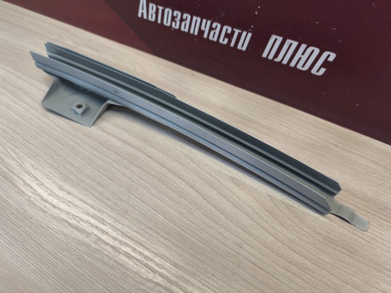 Направляющая стекла     двери