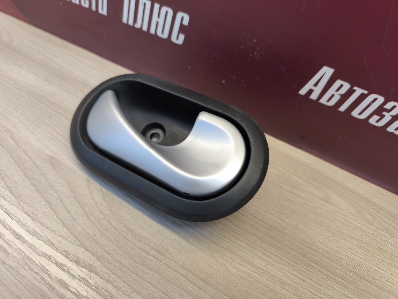 внутренняя ручка двери