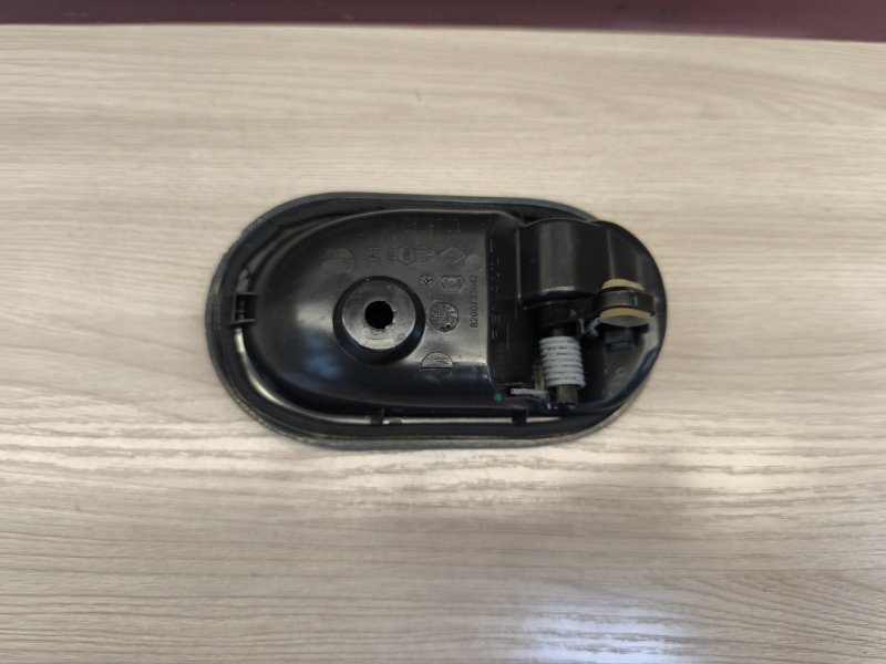 внутренняя ручка двери