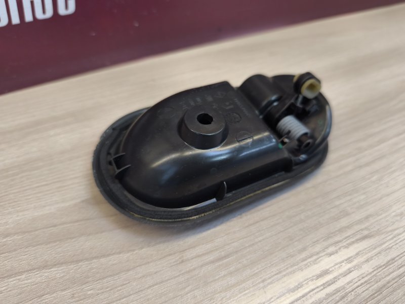 внутренняя ручка двери