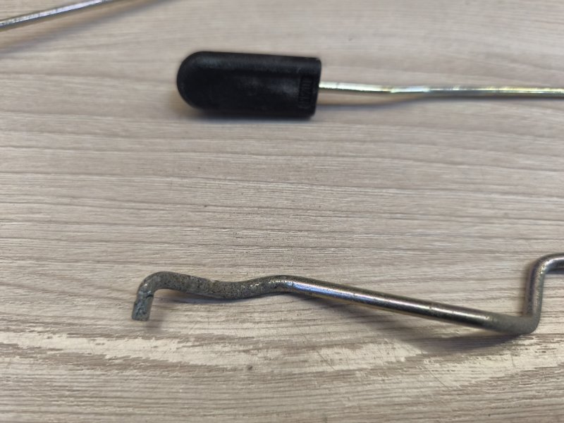 Тяга замка двери