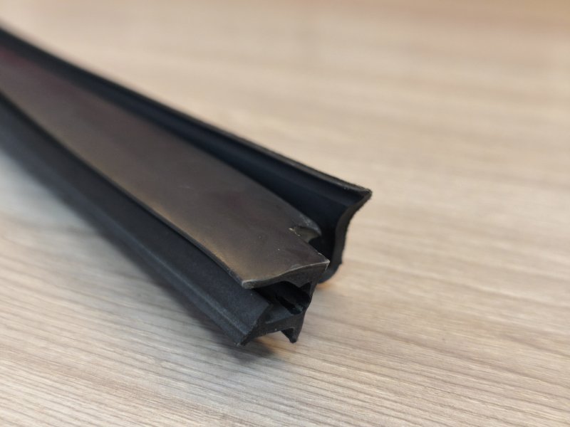 Уплотнитель стекла двери внутренний