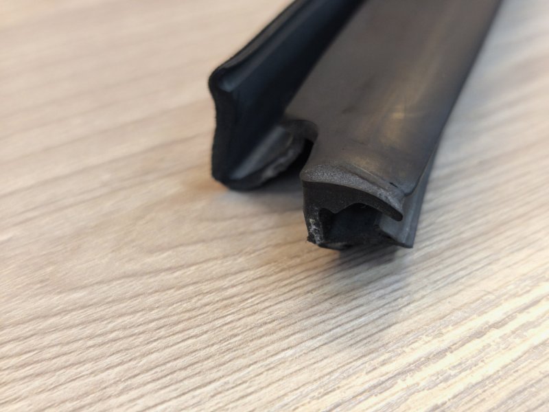 Уплотнитель стекла двери внутренний