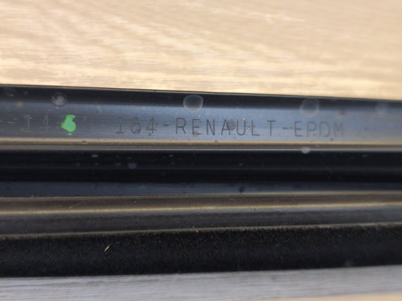 Уплотнитель стекла двери внутренний