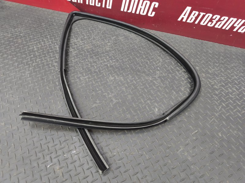 Уплотнитель стекла двери