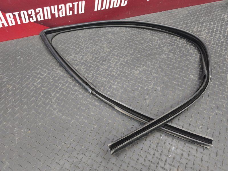Уплотнитель стекла двери