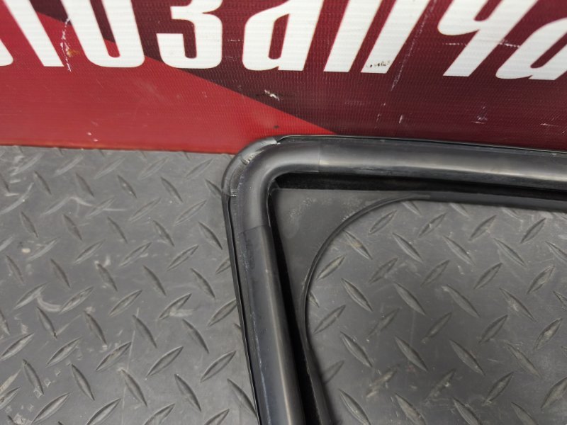 Уплотнитель стекла двери