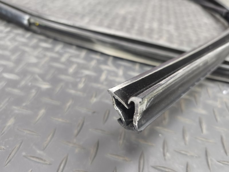 Уплотнитель стекла двери