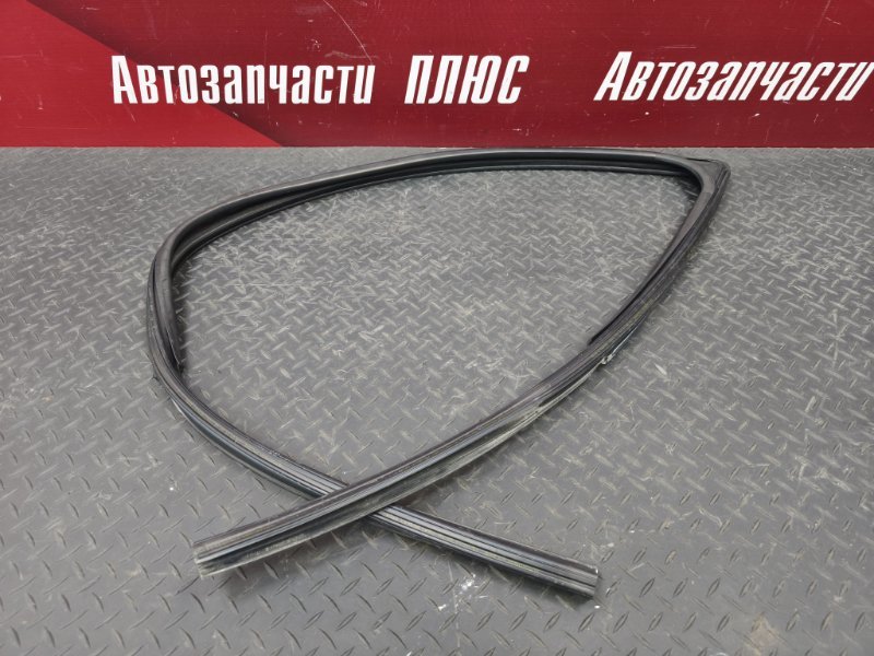 Уплотнитель стекла двери