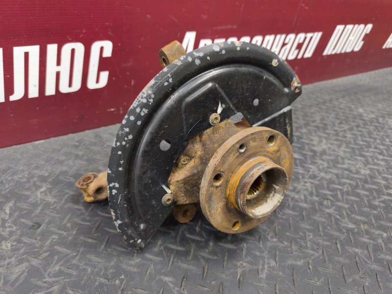 Кулак поворотный