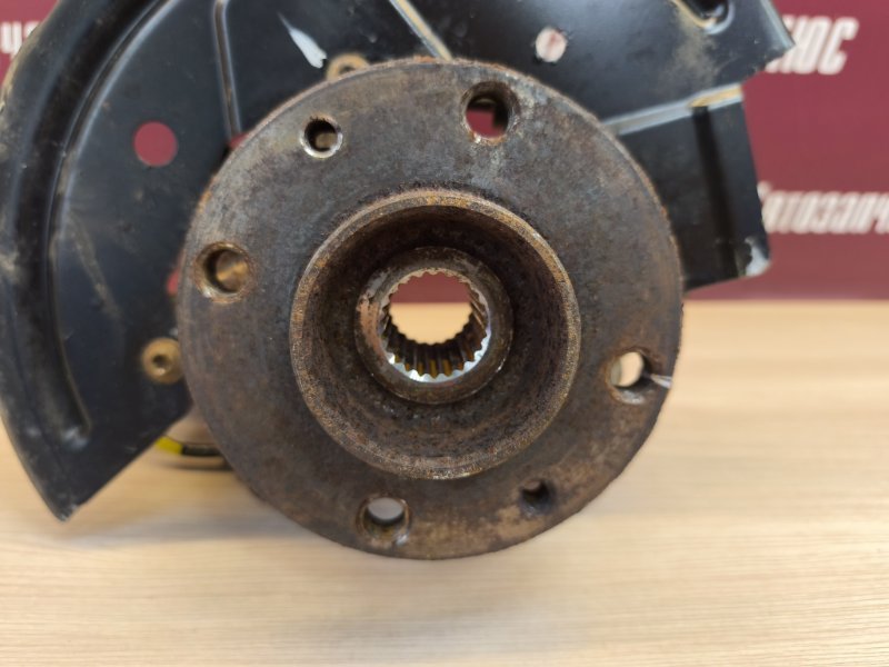 Кулак поворотный