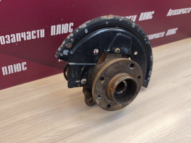 Кулак поворотный