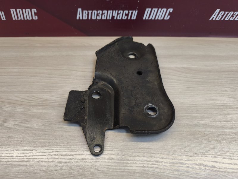 Кронштейн подрамника