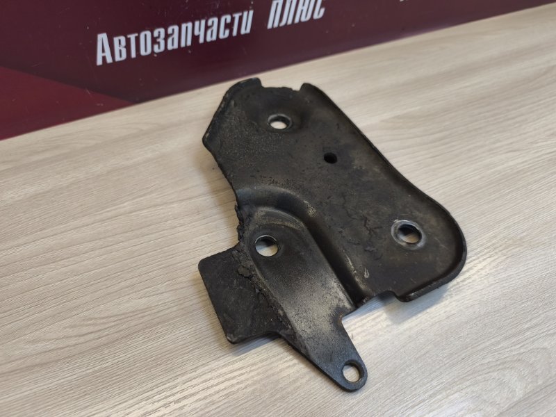 Кронштейн подрамника