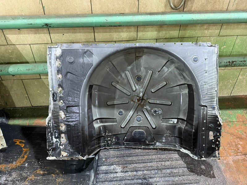 Ниша запасного колеса