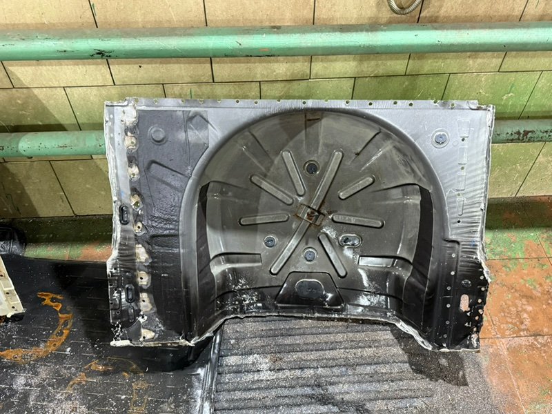 Ниша запасного колеса