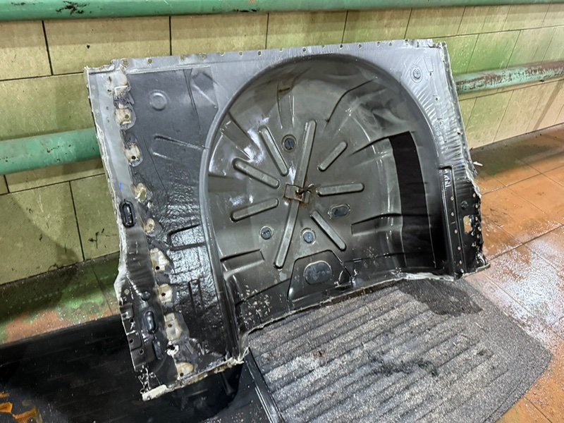 Ниша запасного колеса