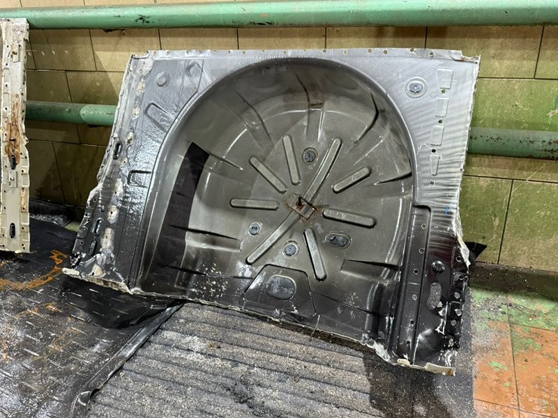 Ниша запасного колеса