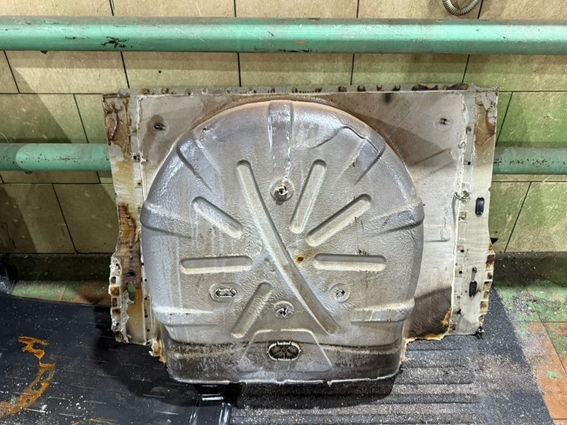 Ниша запасного колеса