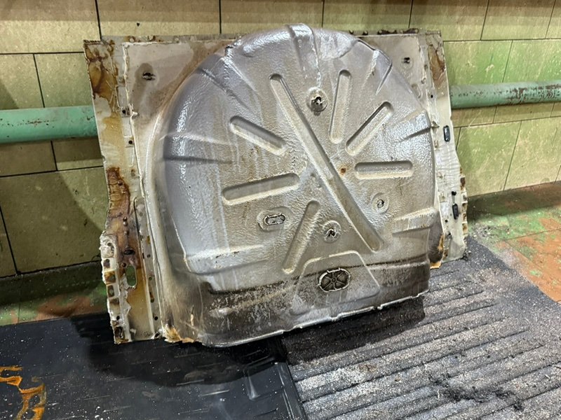 Ниша запасного колеса