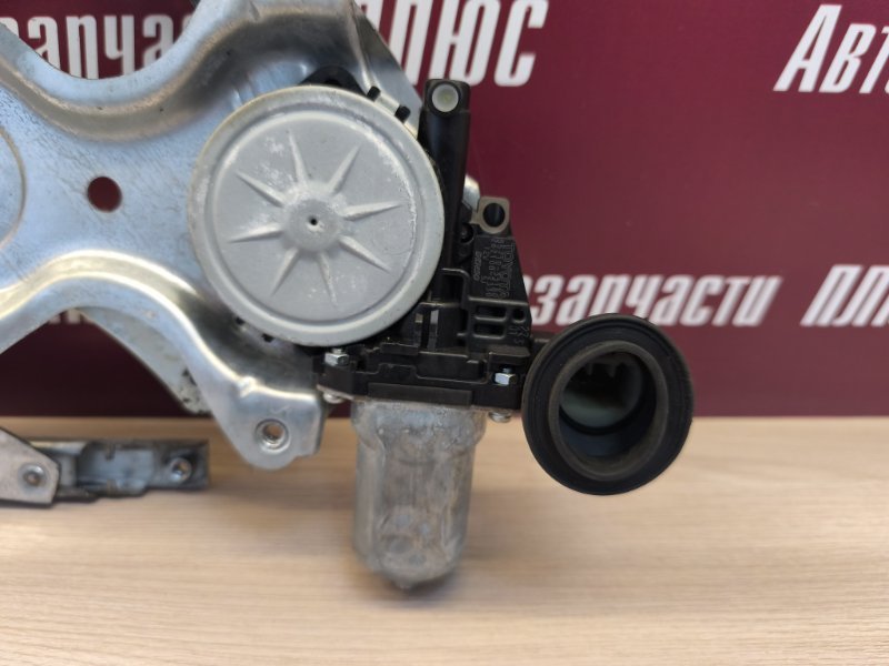 Стеклоподъемник    двери