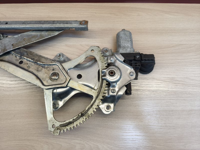 Стеклоподъемник    двери