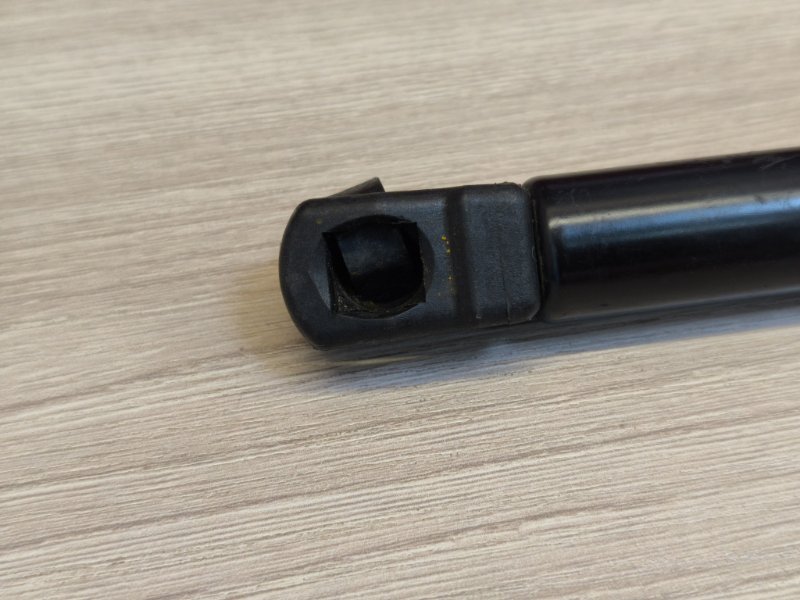 Амортизатор капота