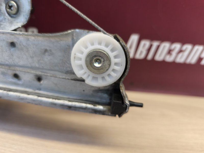 Стеклоподъемник    двери