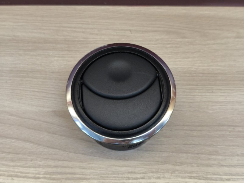 Воздушный дефлектор салона