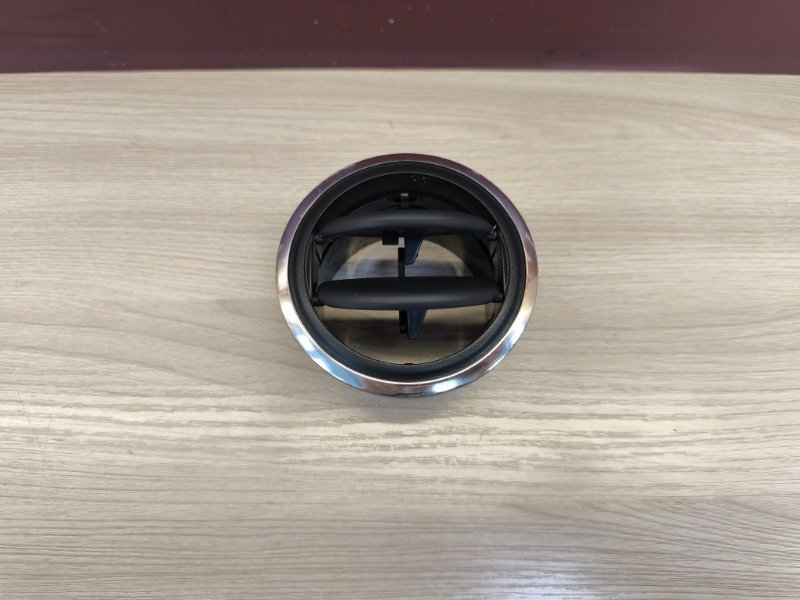 Воздушный дефлектор салона