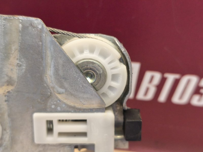 Стеклоподъемник    двери