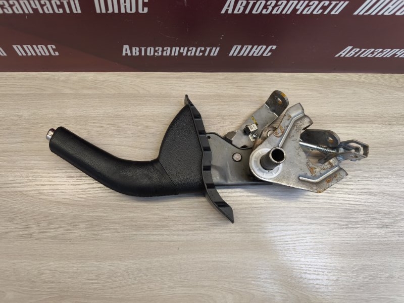 Рычаг стояночного тормоза