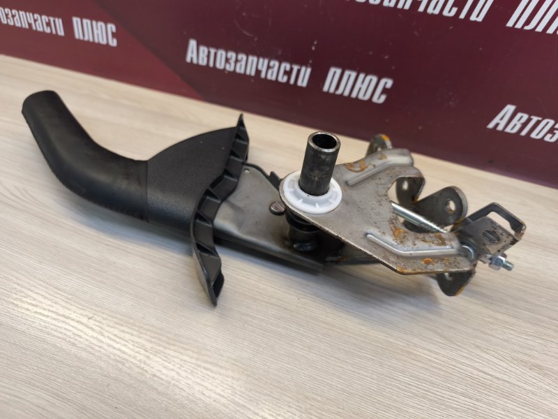 Рычаг стояночного тормоза