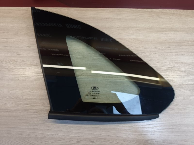 Форточка кузова