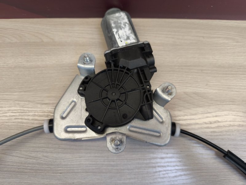 Стеклоподъемник    двери