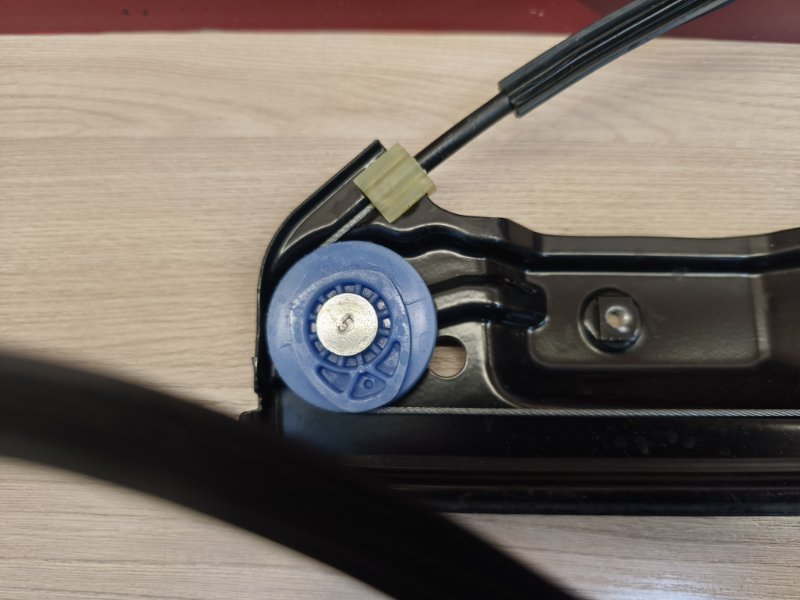 Стеклоподъемник    двери