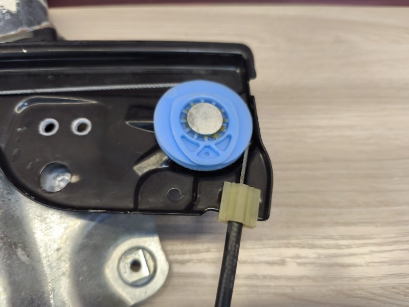 Стеклоподъемник    двери