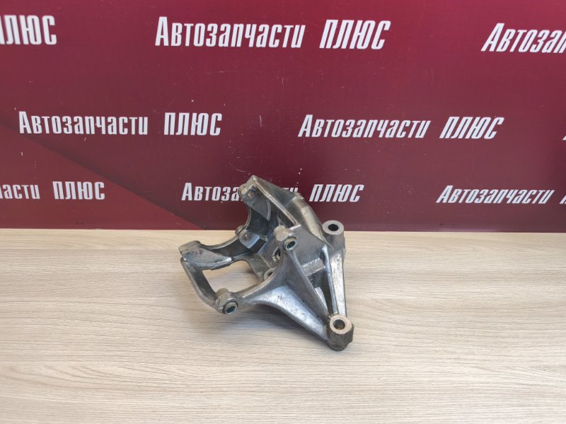 Кронштейн генератора