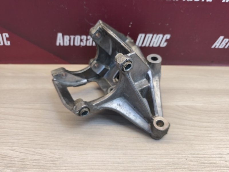 Кронштейн генератора