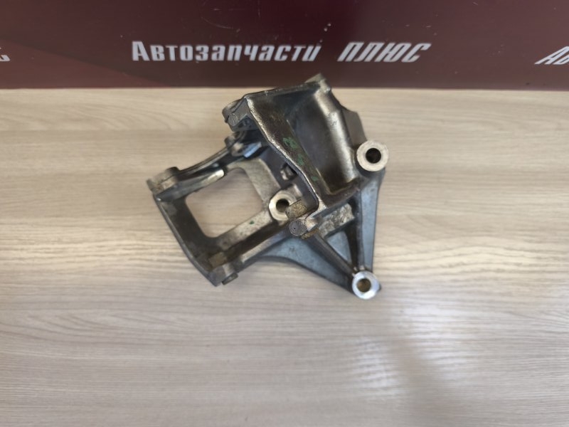 Кронштейн генератора