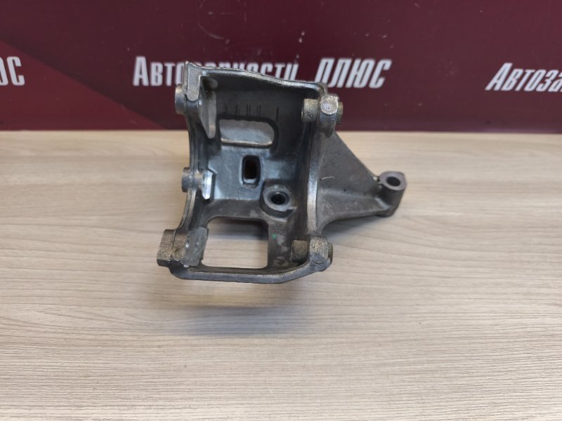 Кронштейн генератора