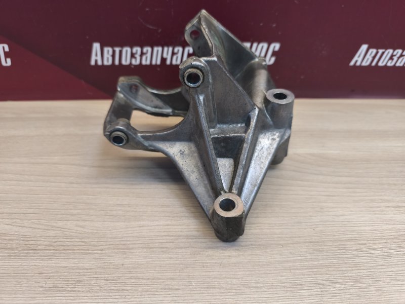 Кронштейн генератора