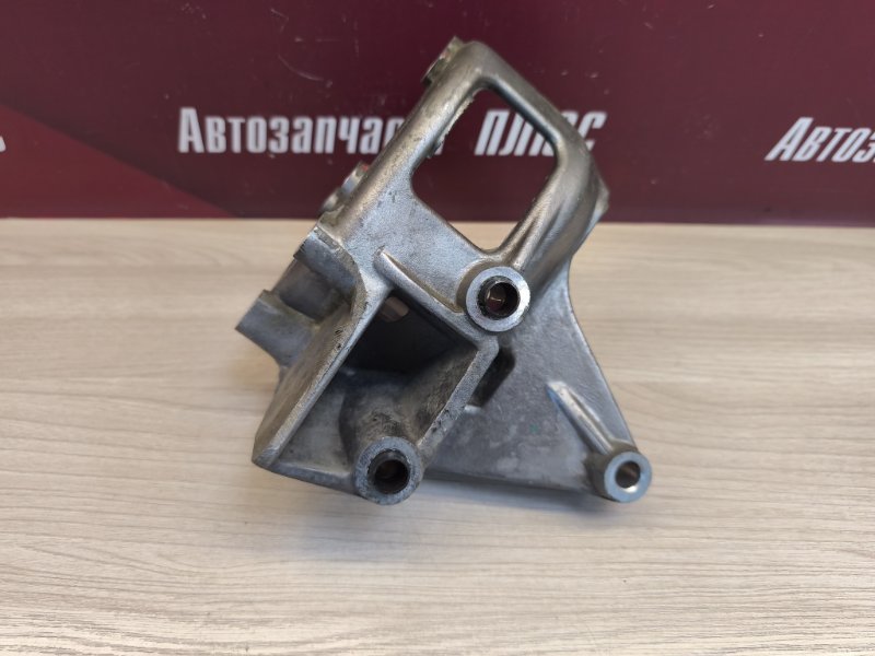 Кронштейн генератора