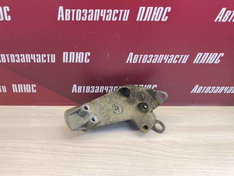 Кронштейн двигателя