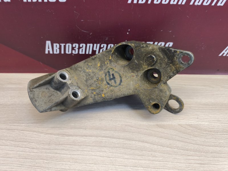 Кронштейн двигателя