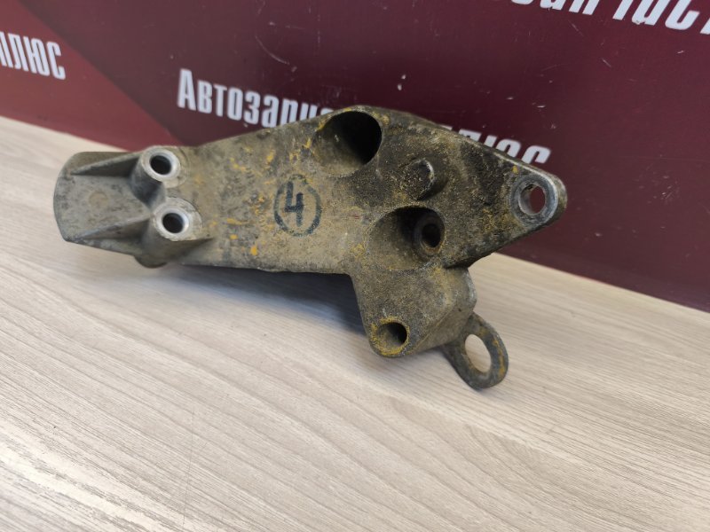 Кронштейн двигателя